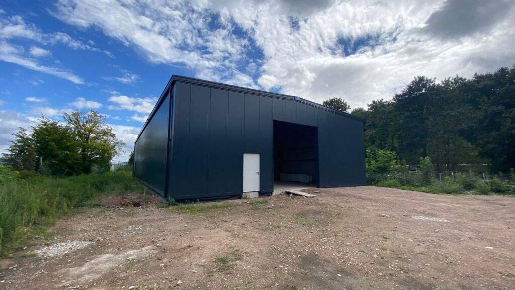 Große Lagerhalle (400 m² NF) zu verkaufen - attraktive Lage