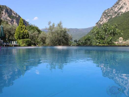 Haus zum Kauf 500.000 € 570 m² 30.000 m² Grundstück Ferentillo 05034