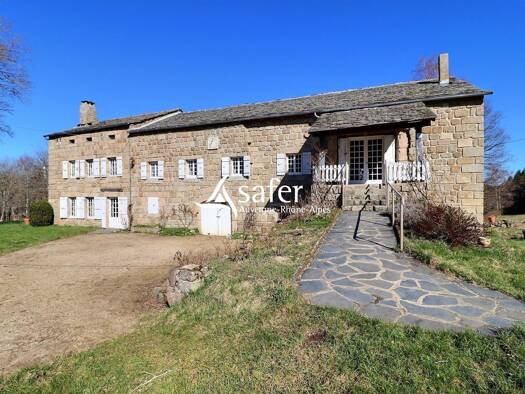 Haus zum Kauf 470.000 € 17.655 m² Grundstück Chenereilles 43190