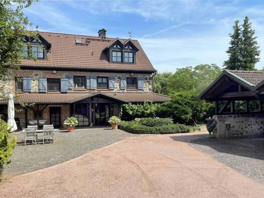 Einfamilienhaus zum Kauf 1.790.000 € 8 Zimmer 329 m² 3.684 m² Grundstück Oberissigheim Bruchköbel 63486