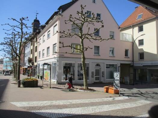 Wohnung zur Miete 300 € 2 Zimmer 63 m² 3 Geschosse frei ab 01.11.2026 Hauptstraße 18 Innenstadt Pirmasens 66953