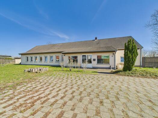 Praxisfläche zur Miete 3.000 € 300 m² Bürofläche Emil-Fischer-Straße 11 Goddula-Siedlung Bad Dürrenberg 06231