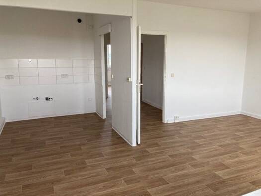 Wohnung zur Miete 399 € 4 Zimmer 71 m² 4. Geschoss frei ab 01.11.2026 Kastanienstraße 5 Lusan Gera 07549