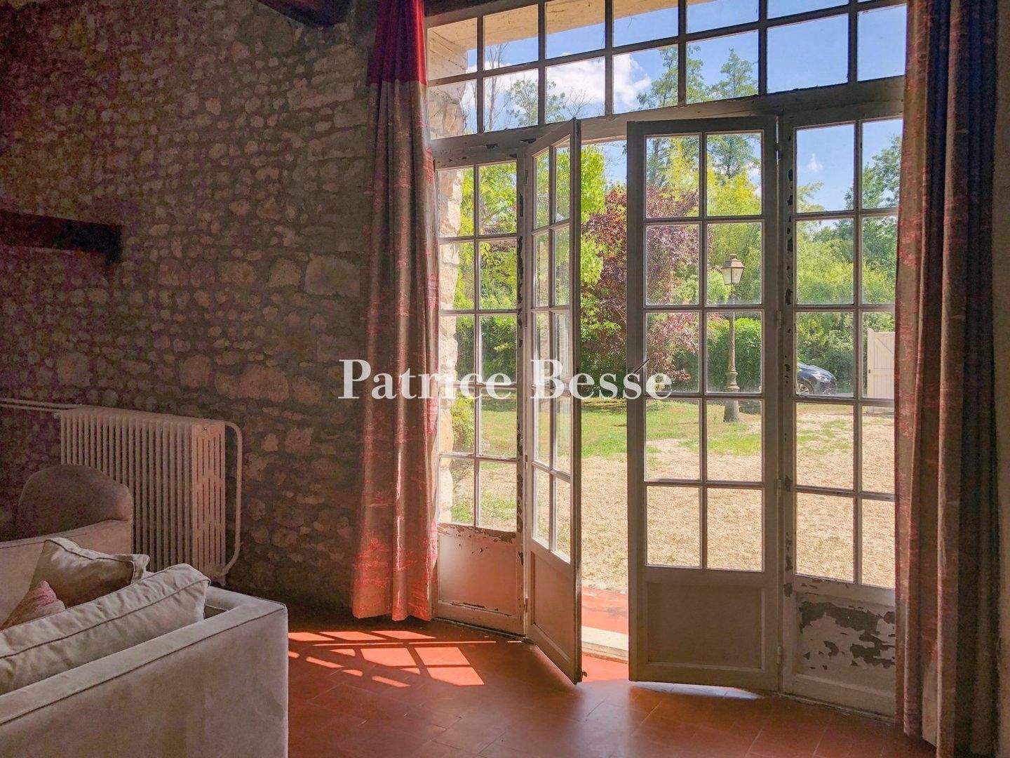 Immobilie in Bruckberg - A former coaching inn on the banks of the River Essonne, on a plot of over 1 hectare, 40 km from Paris - ref 405101 - Bild 3