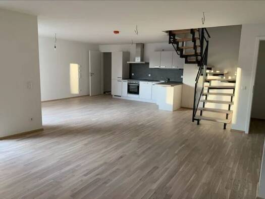 Maisonette zur Miete 1.581 € 3,5 Zimmer 117 m² Geschoss 3/4 frei ab 15.11.2026 Würzburger Str.  25 Unterfarrnbach Fürth 90766