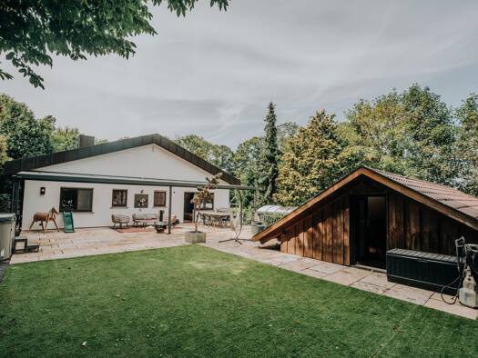 Einfamilienhaus zum Kauf provisionsfrei 1.499.000 € 9 Zimmer 380 m² 4.000 m² Grundstück frei ab sofort Neusatz Bühl 77815
