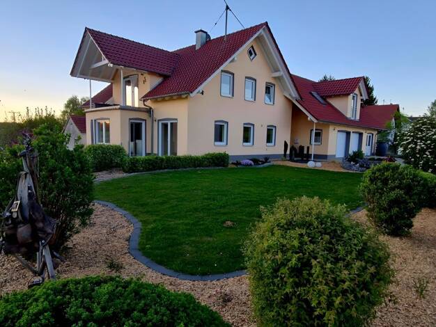 Haus zum Kauf 7,5 Zimmer 240 m² 937 m² Grundstück Silheim Bibertal 89346