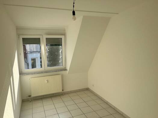 Maisonette zur Miete 1.300 € 3,5 Zimmer 97,5 m² Geschoss 2/3 frei ab sofort Sulzbach Weinheim 69469