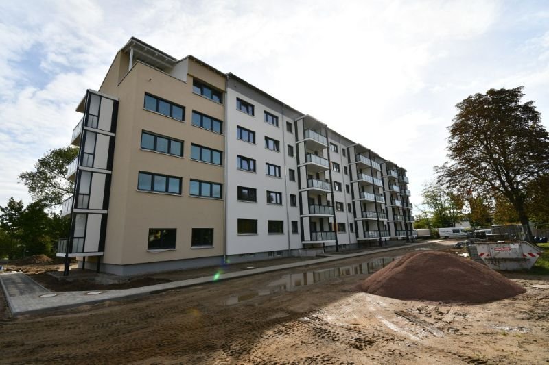 Wohnung zur Miete 1.121 € 4 Zimmer 118 m²<br/>Wohnfläche 1.<br/>Geschoss 01.01.2025<br/>Verfügbarkeit Dresdner Straße 25 Weida Riesa 01587