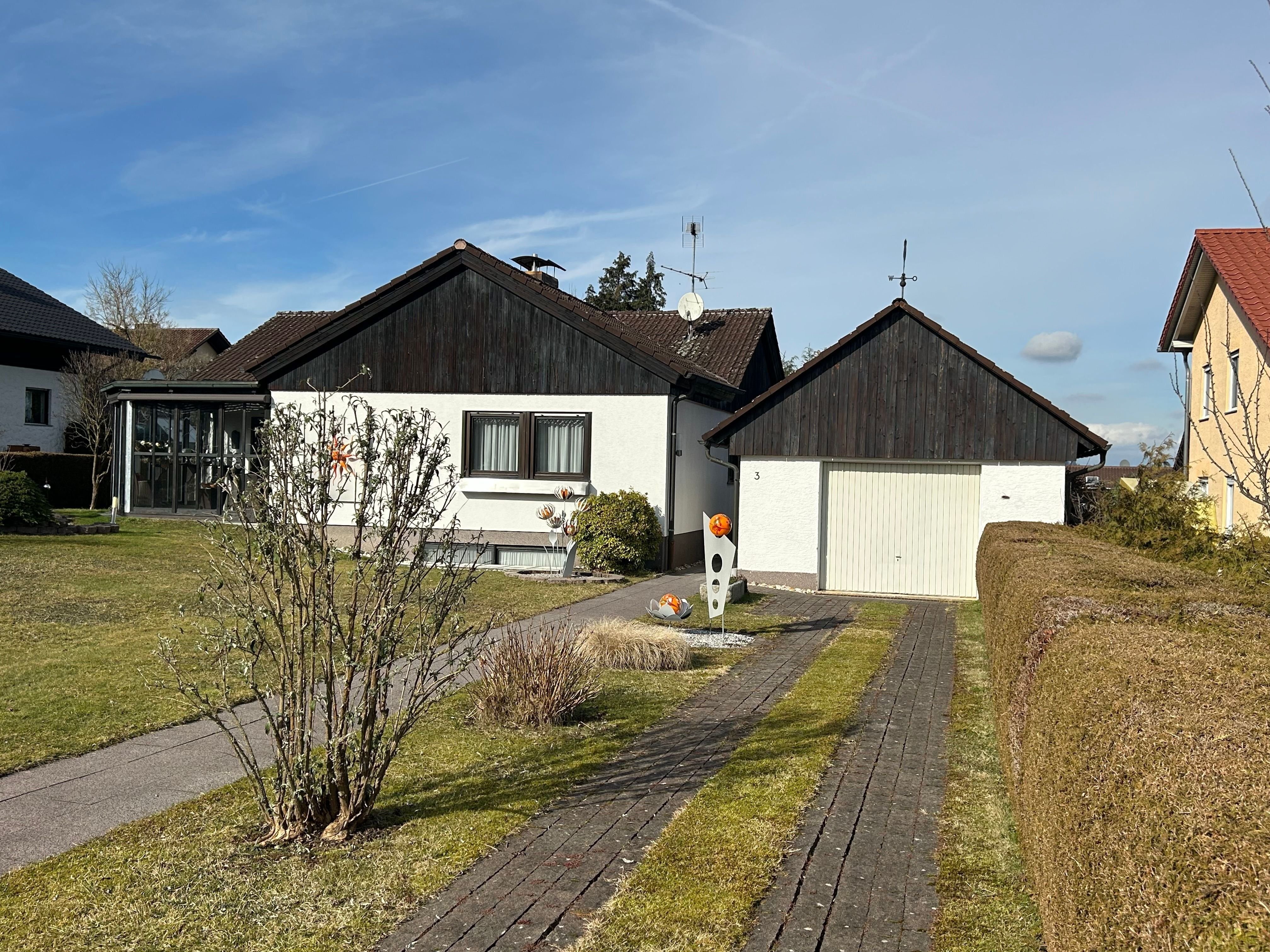 Bungalow zum Kauf 398.000 € 6 Zimmer 121 m²<br/>Wohnfläche 1.027 m²<br/>Grundstück ab sofort<br/>Verfügbarkeit Ruderting Ruderting 94161