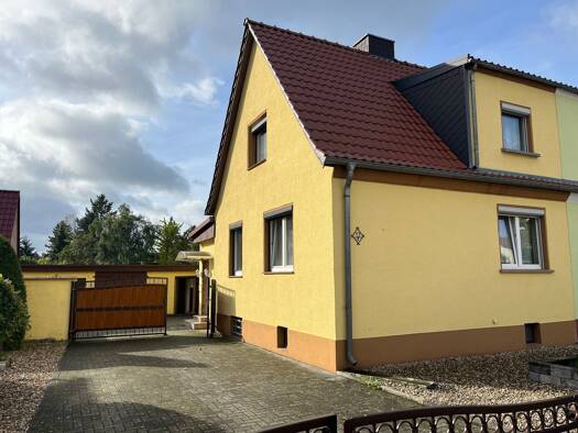 Doppelhaushälfte zum Kauf 98.000 € 4 Zimmer 90 m² 1.000 m² Grundstück frei ab sofort Falkenberg Falkenberg/Elster 04895