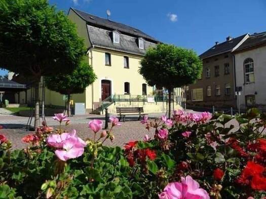 Mehrfamilienhaus zum Kauf als Kapitalanlage geeignet 100.000 € 12 Zimmer 421 m² Auma Auma-Weidatal 07955