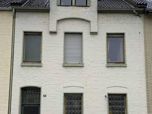 Reihenmittelhaus zum Kauf 180.000 € 7 Zimmer 140 m² 306 m² Grundstück Düren 52351