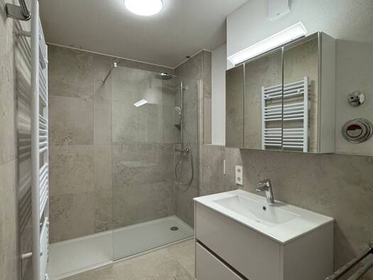 Wohnung zur Miete 1.100 € 3 Zimmer 72,2 m² Geschoss 3/4 frei ab 15.11.2025 Gerlingen 70839