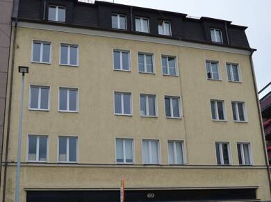 Wohnung zur Miete 350 € 2 Zimmer 59,3 m² 3. Geschoss frei ab 01.10.2025 Bahnhofsviertel Hof 95028