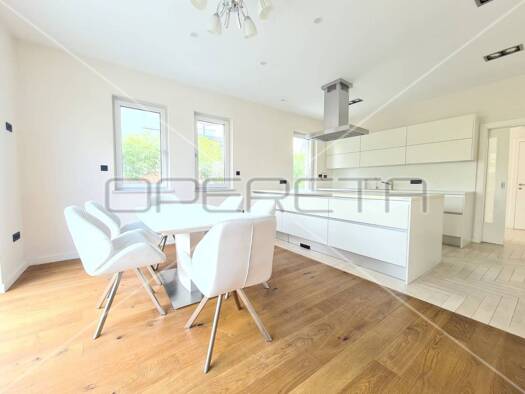 Einfamilienhaus zur Miete 2.990 € 6 Zimmer 323 m² 230 m² Grundstück Zagreb 10000