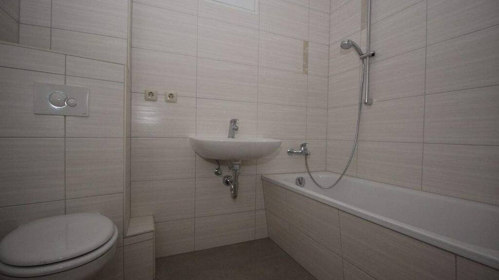 Wohnung zur Miete 298 € 2 Zimmer 46,6 m² 2. Geschoss frei ab sofort Goethestraße 2 Syrau Rosenbach/Vogtland 08548