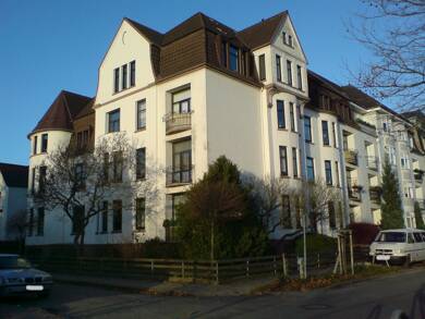 Wohnung zur Miete 704 € 4 Zimmer 93,8 m² frei ab 01.10.2025 Nikolaiallee 8 Flensburg 24937