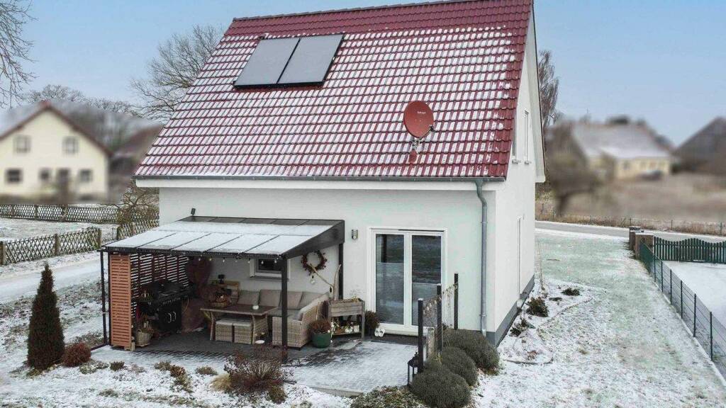 Sonstiges zum Kauf als Kapitalanlage geeignet 319.000 € 4 Zimmer 106 m² 1.370 m² Grundstück Neuhof Feldberger Seenlandschaft 17258