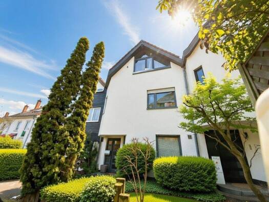 Reihenmittelhaus zum Kauf 685.000 € 5 Zimmer 134 m² 259 m² Grundstück Bierstadt Wiesbaden 65191