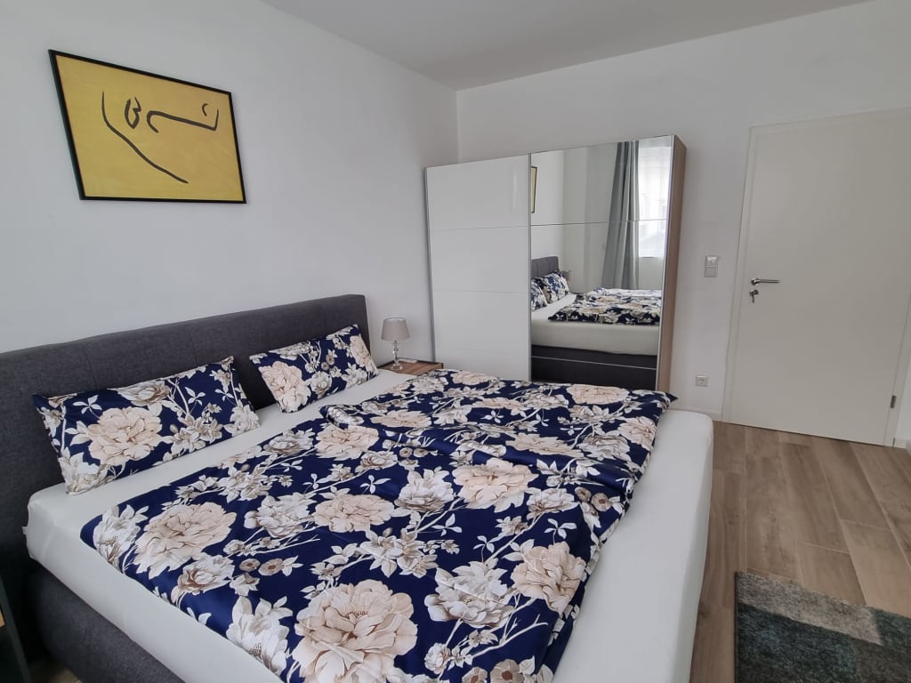 Wohnung zur Miete Wohnen auf Zeit 2.099 € 5 Zimmer 80 m²<br/>Wohnfläche ab sofort<br/>Verfügbarkeit Kirchhofstraße Neersen Willich 47877