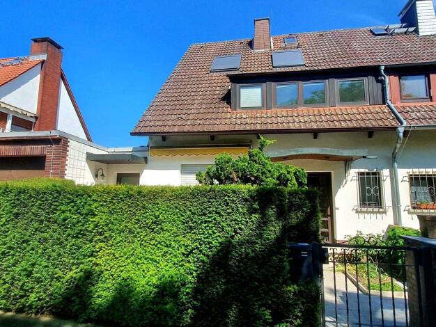 Doppelhaushälfte zur Miete 3.100 € 7 Zimmer 240 m² 320 m² Grundstück frei ab 01.04.2026 Herderstrasse 55 Hofheim Hofheim am Taunus 65719