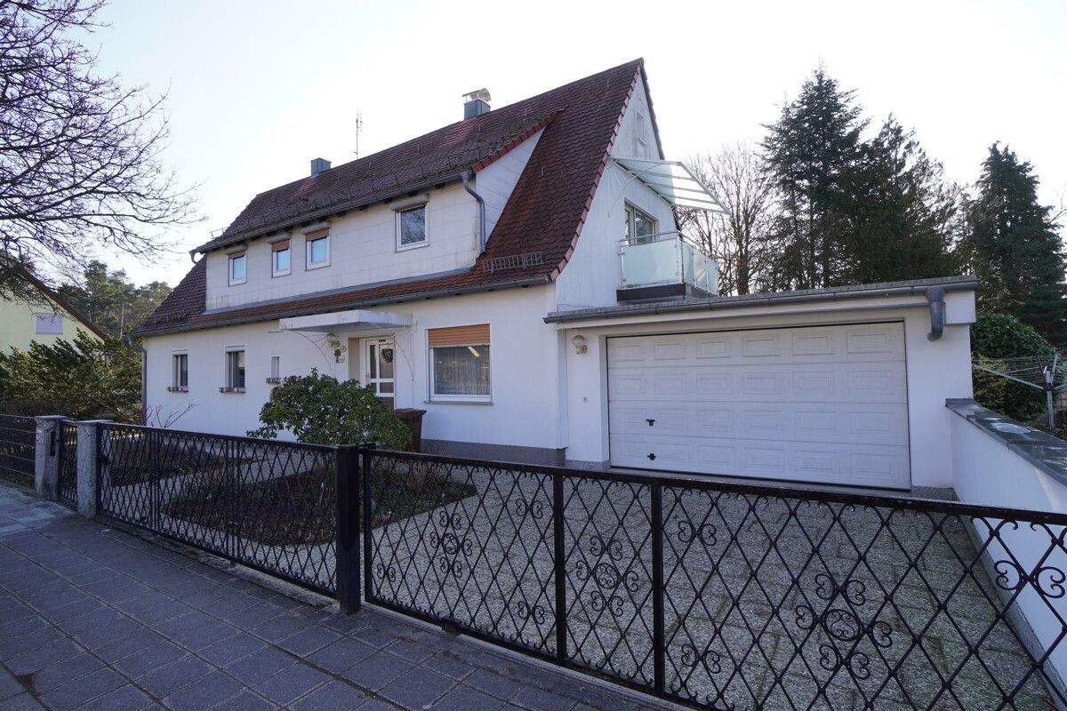 Immobilie in Schwaig bei Nürnberg - Familienfreundliches Zweifamilienhaus in Schwaig bei Nürnberg - Bild 0