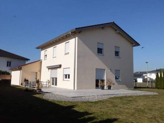 Einfamilienhaus zum Kauf 595.000 € 3,5 Zimmer 150 m² 656 m² Grundstück Straubing 94315