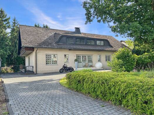 Einfamilienhaus zum Kauf provisionsfrei 540.000 € 11,5 Zimmer 310 m² 2.180 m² Grundstück frei ab 01.10.2026 Altenkirchen Altenkirchen (Westerwald) 57610