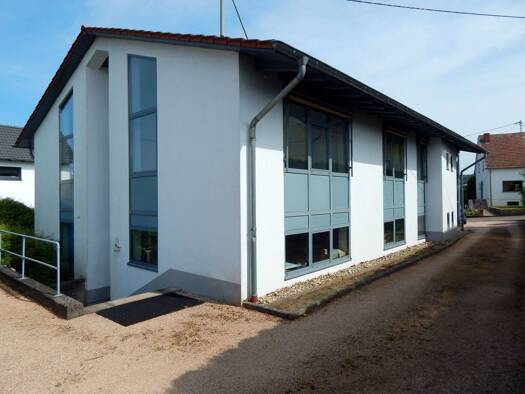 Einfamilienhaus zur Miete 1.400 € 7 Zimmer 307,6 m² 2.429 m² Grundstück Niederlosheim Losheim am See 66679