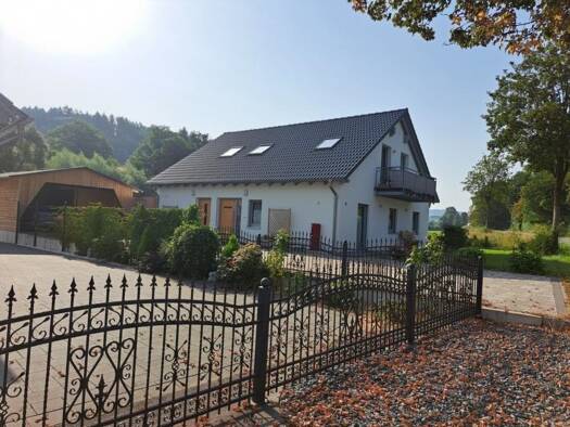 Mehrfamilienhaus zum Kauf 449.000 € 5 Zimmer 146 m² 1.525 m² Grundstück Niederberndorf Schmallenberg 57392