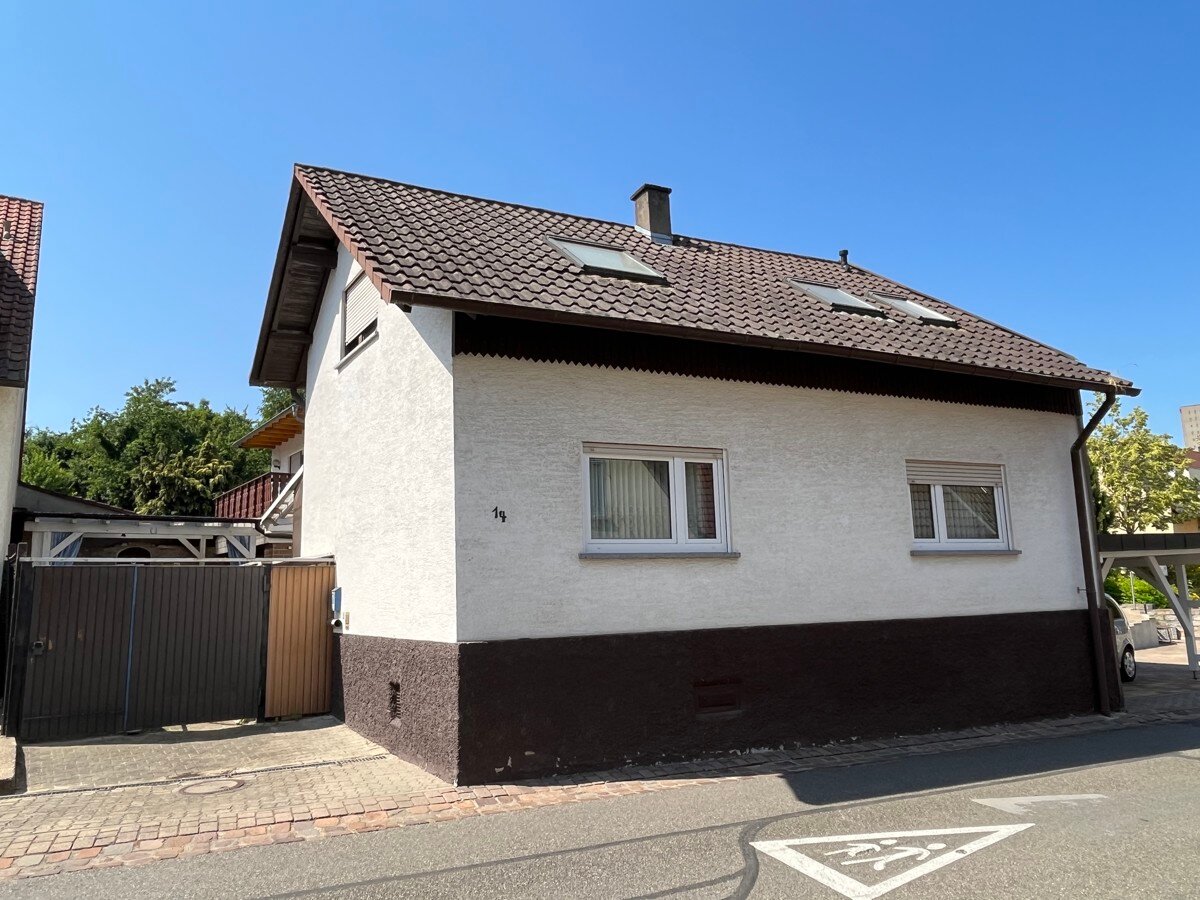 Einfamilienhaus zum Kauf 398.000 € 7 Zimmer 165 m²<br/>Wohnfläche 728 m²<br/>Grundstück Unterbilk Ubstadt-Weiher / Zeutern 76698