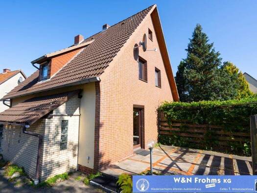 Einfamilienhaus zum Kauf 220.000 € 6 Zimmer 107 m² 1.001 m² Grundstück Walter-Winkelmann-Straße 24 Scheuen Celle 29229
