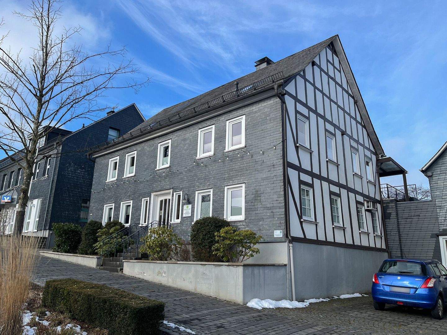 Immobilie in Hilchenbach - Attraktive Kapitalanlage - Praxishaus mit hochwertiger Wohnung in Hilchenbach! - Bild 1