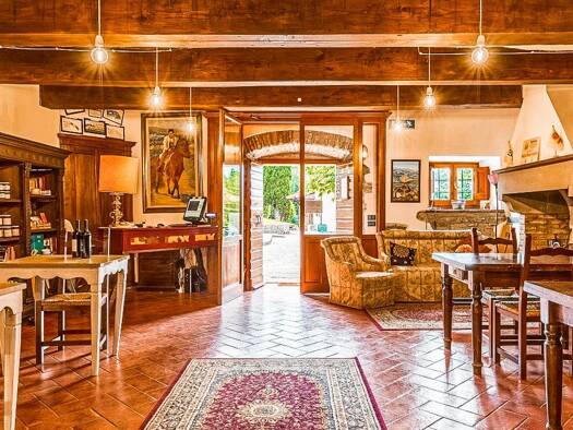 Haus zum Kauf 1.950.000 € 1.339 m² Tuoro sul Trasimeno 06069