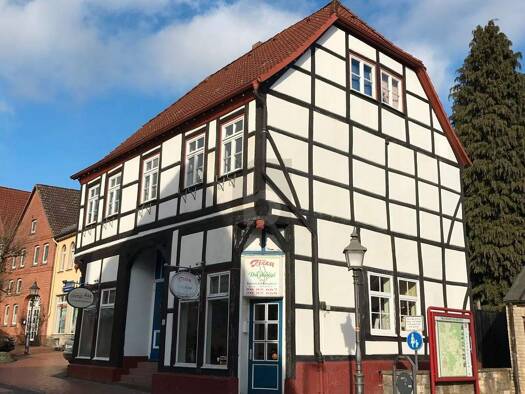 Wohn- und Geschäftshaus zum Kauf als Kapitalanlage geeignet 155.000 € 5 Zimmer 121 m² 390 m² Grundstück Bad Münder Bad Münder am Deister 31848