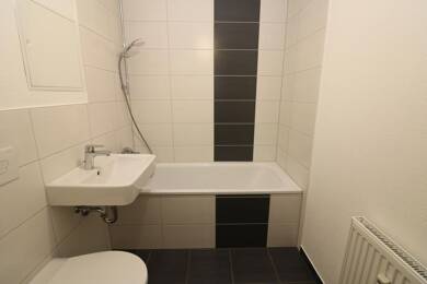 Wohnung zur Miete 469 € 4 Zimmer 67,9 m² 4. Geschoss Friedeburger Straße 34 Freiberg Freiberg 09599