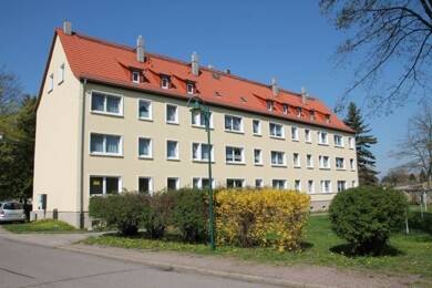 Wohnung zur Miete 468 € 4 Zimmer 85 m² 1. Geschoss Ernst-Thälmann-Straße 7 Ostrau Ostrau 04749