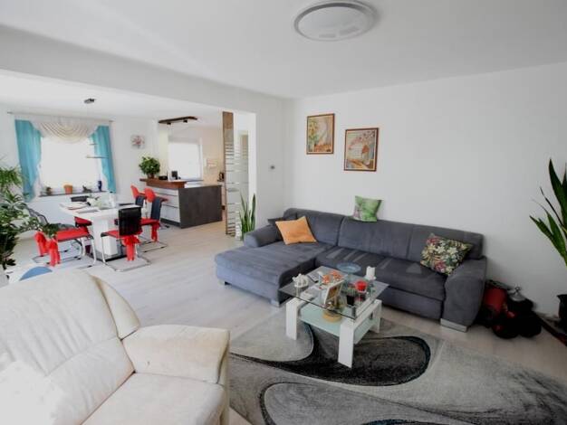 Haus zum Kauf 479.000 € 9 Zimmer 212 m² 999 m² Grundstück frei ab sofort Heudorf Eigeltingen 78253