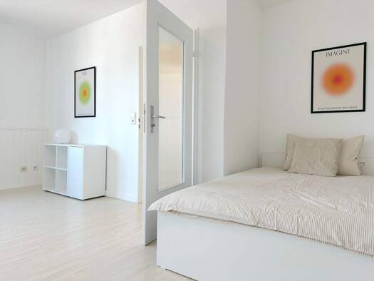 Studio zur Miete 825 € 1 Zimmer 37 m² 4. Geschoss frei ab sofort Birminghamstraße 91 Nied Frankfurt am Main 65934