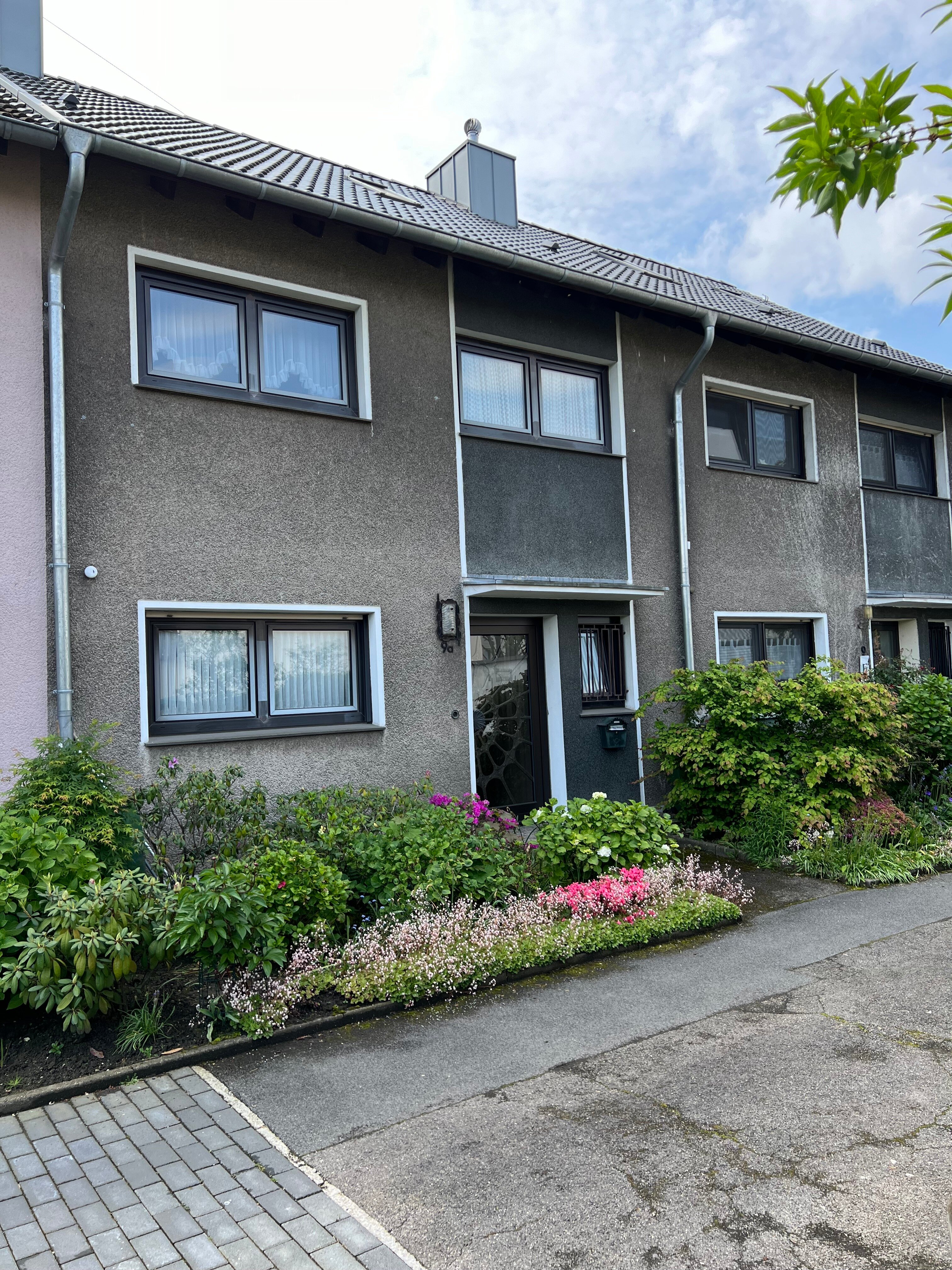 Reihenmittelhaus zum Kauf 299.000 € 5 Zimmer 110 m²<br/>Wohnfläche 338 m²<br/>Grundstück ab sofort<br/>Verfügbarkeit Dümpten Mülheim an der Ruhr 45475