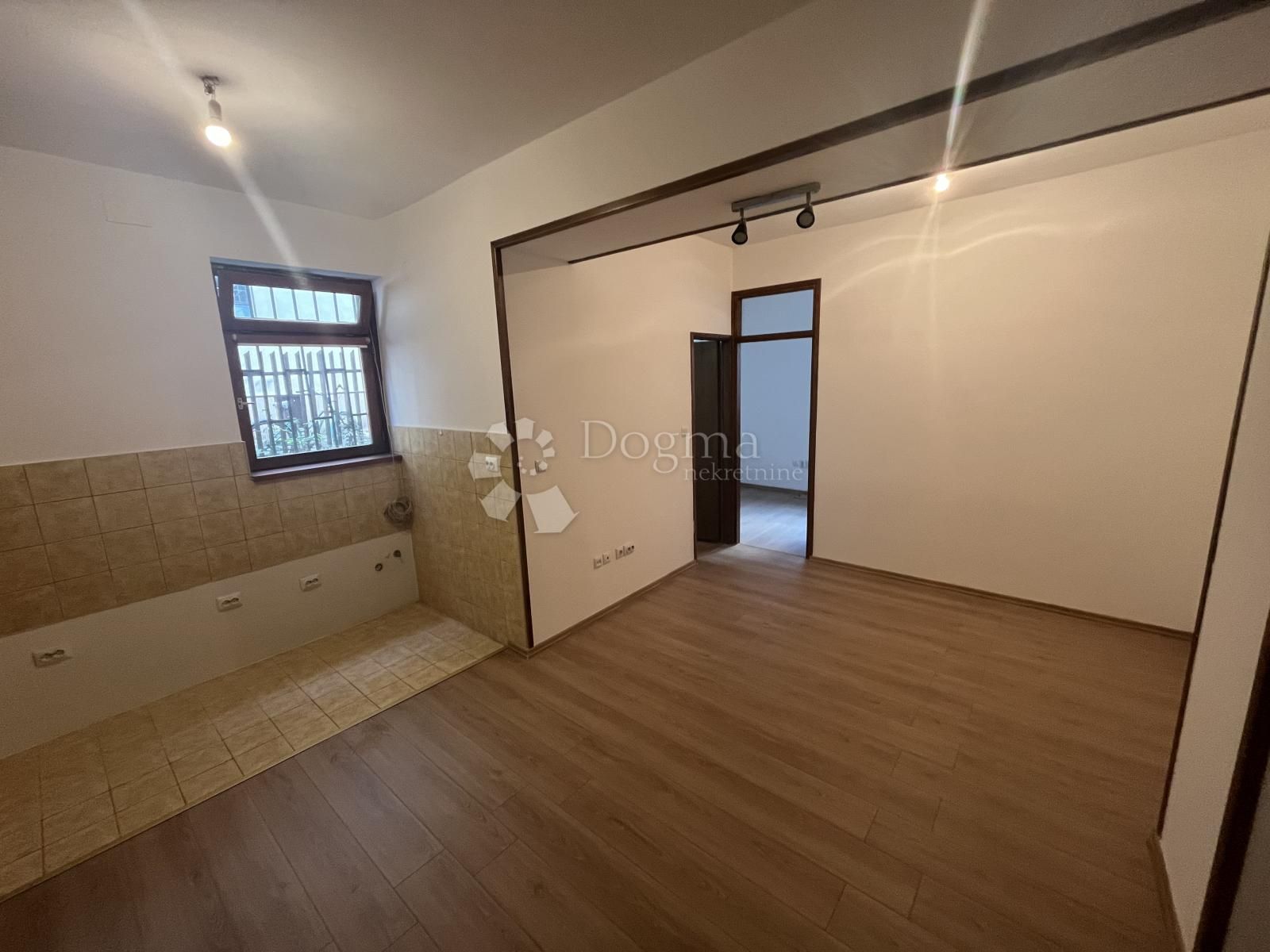 Wohnung zum Kauf 121.000 € 3 Zimmer 45 m²<br/>Wohnfläche Tresnjevka - north 10000