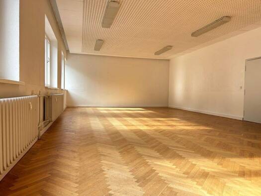 Atelier zur Miete provisionsfrei 2,50 € 92 m² Bürofläche Kurze Straße 18 Niederwiesa 09577