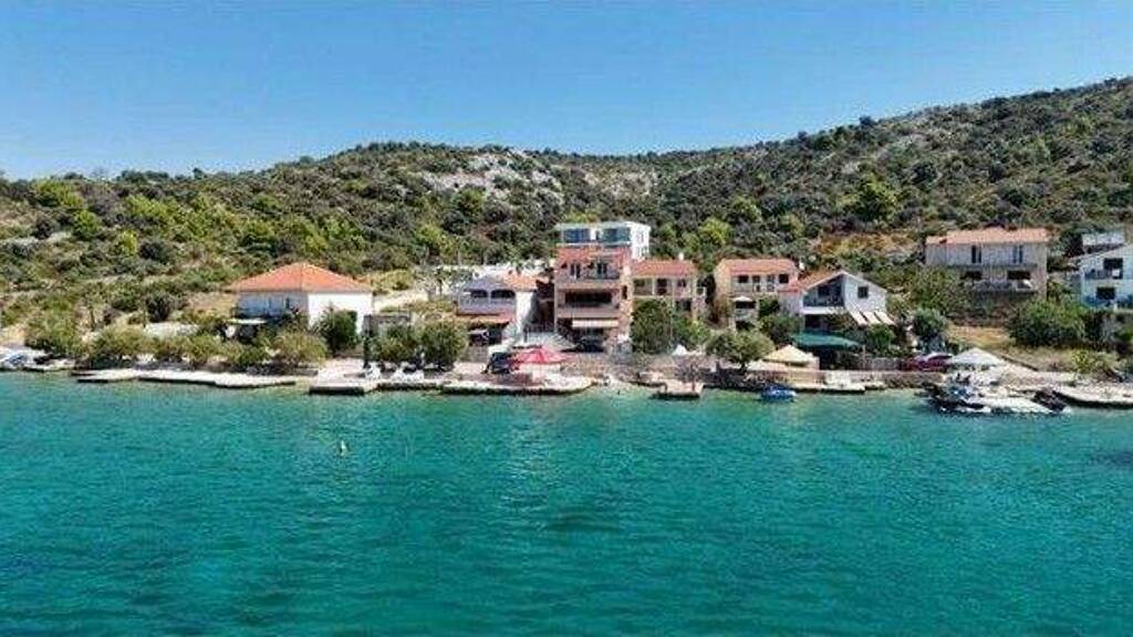 Einfamilienhaus zum Kauf 999.999 € 14 Zimmer 210 m² 400 m² Grundstück Zatoglav 22203