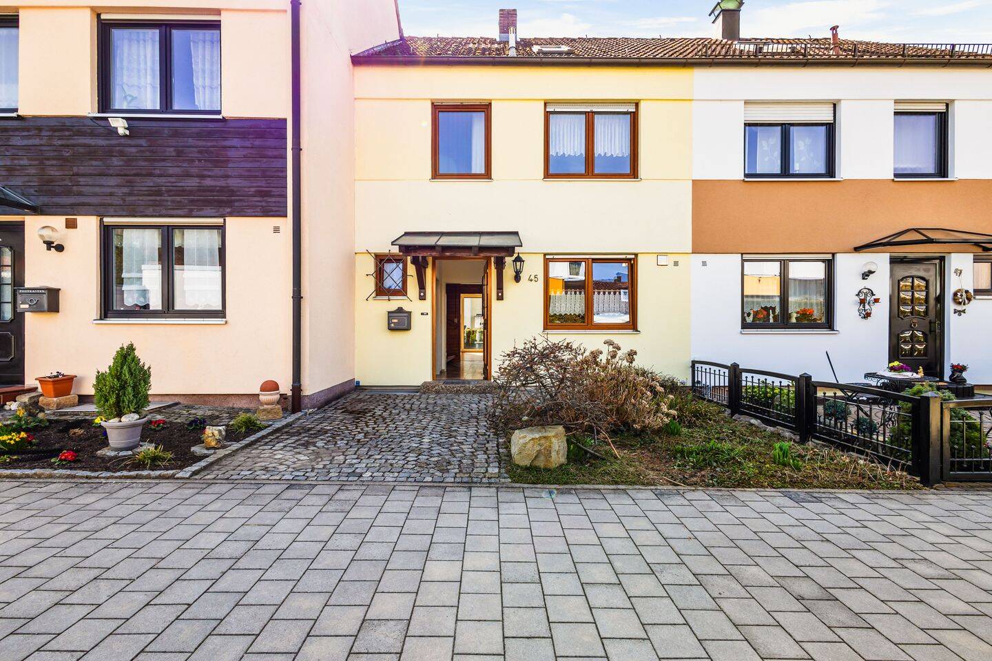 Immobilie in Donaustauf - Familienfreundliches Wohnen in Donaustauf: Reihenmittelhaus in begehrter Lage - Bild 0