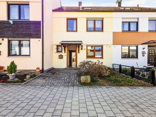 Reihenmittelhaus zum Kauf 429.000 € 6 Zimmer 131 m² 162 m² Grundstück frei ab sofort Donaustauf 93093