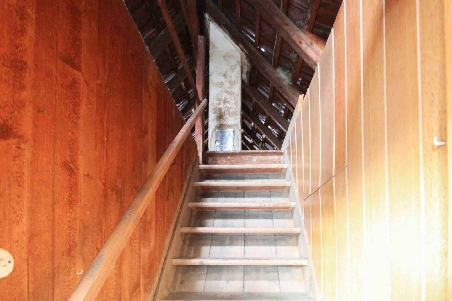 Immobilie in Leingarten - Alleinstehendes EFH mit Anbau, Garten und Pkw-Stellplatz, in ruhiger urbaner Lage in Leingarten - Bild 2