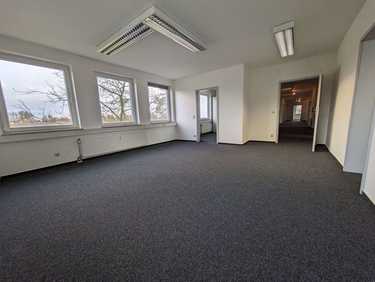 Bürofläche zur Miete 2.400 € 300 m²<br/>Bürofläche ab 210 m²<br/>Teilbarkeit Nieder-Eschbach Frankfurt am Main 60437