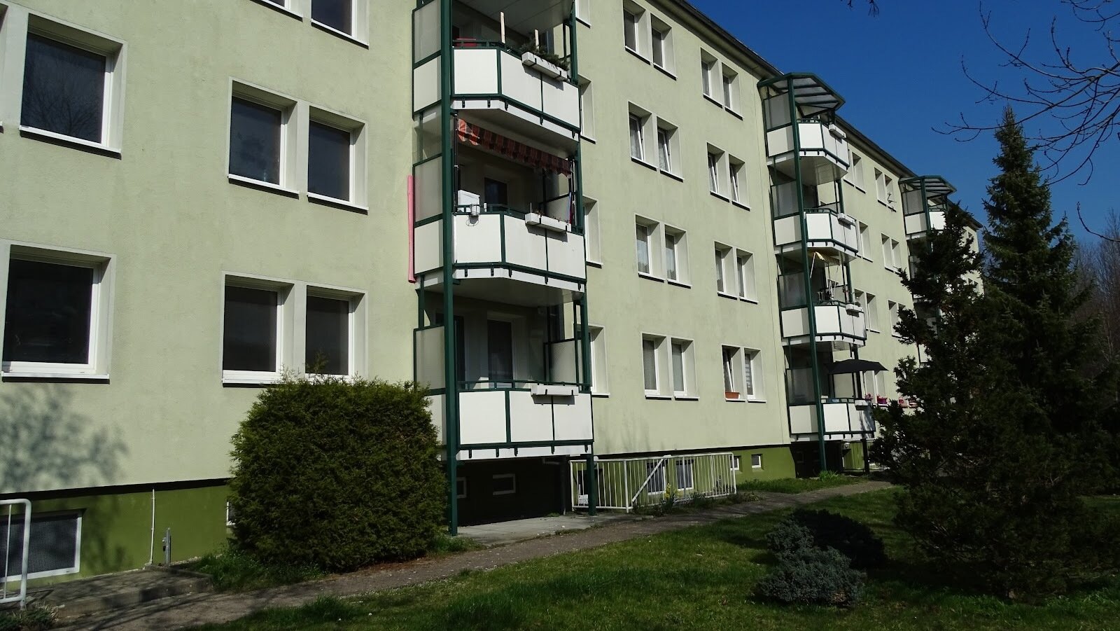 Wohnung zur Miete 555 € 5 Zimmer 103,1 m²<br/>Wohnfläche 3.<br/>Geschoss 01.02.2025<br/>Verfügbarkeit Gartenstraße 15 Stadtilm 99326