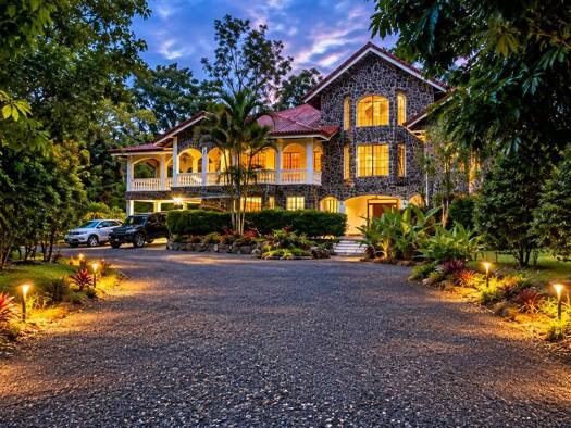 Herrenhaus zum Kauf 1.434.709 € 6.997 m² 18.546 m² Grundstück 88Q3+85 San Isidro de El General
